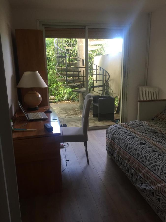Villa Rez de jardin un pavillon vue Paris Eiffel à Cachan Extérieur photo